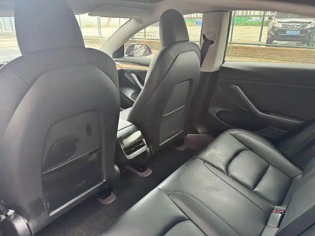 Tesla Model 3 — фото 10