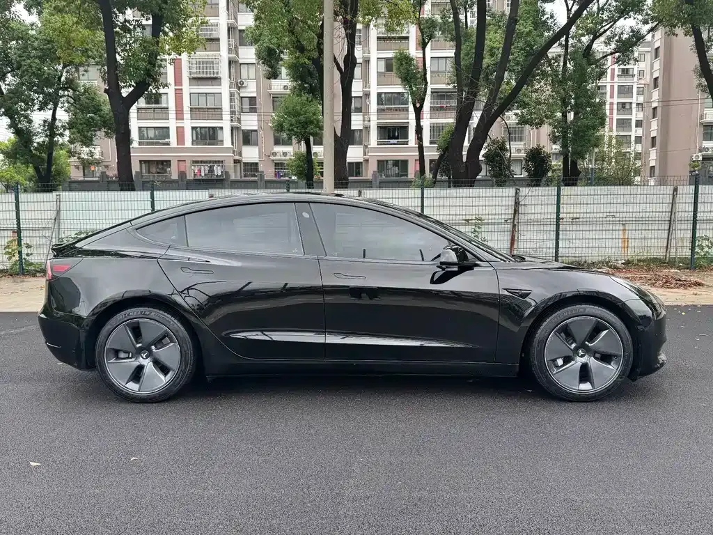 Tesla Model 3 — фото 8