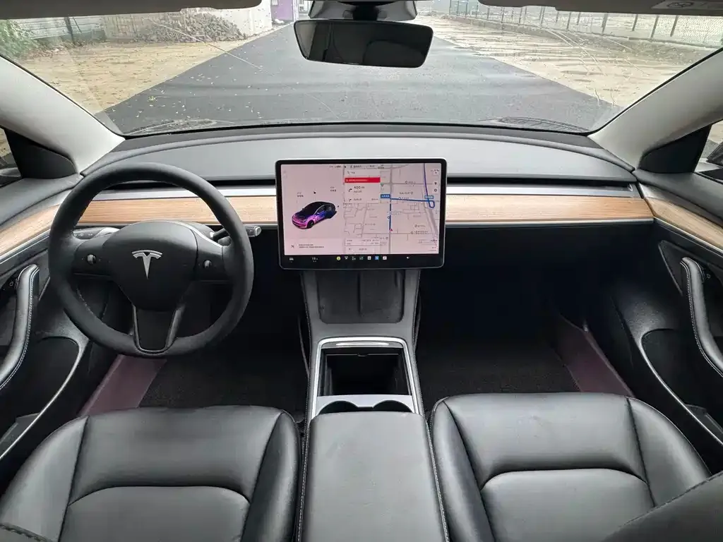 Tesla Model 3 — фото 9