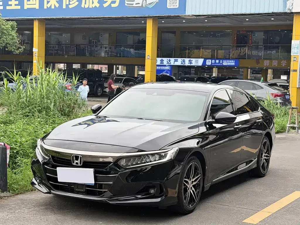 Honda Accord — фото 1