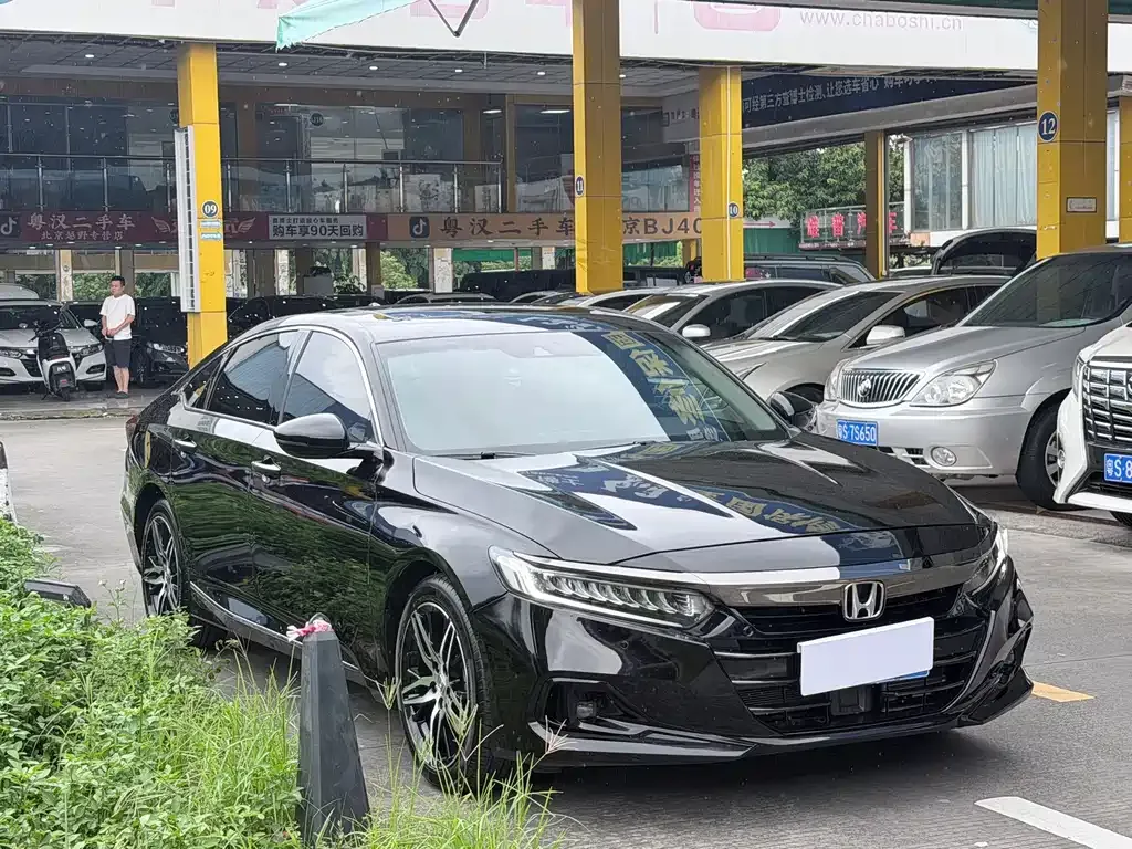 Honda Accord — фото 10