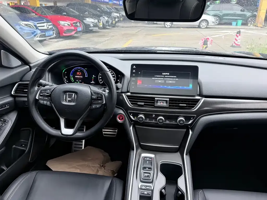 Honda Accord — фото 7
