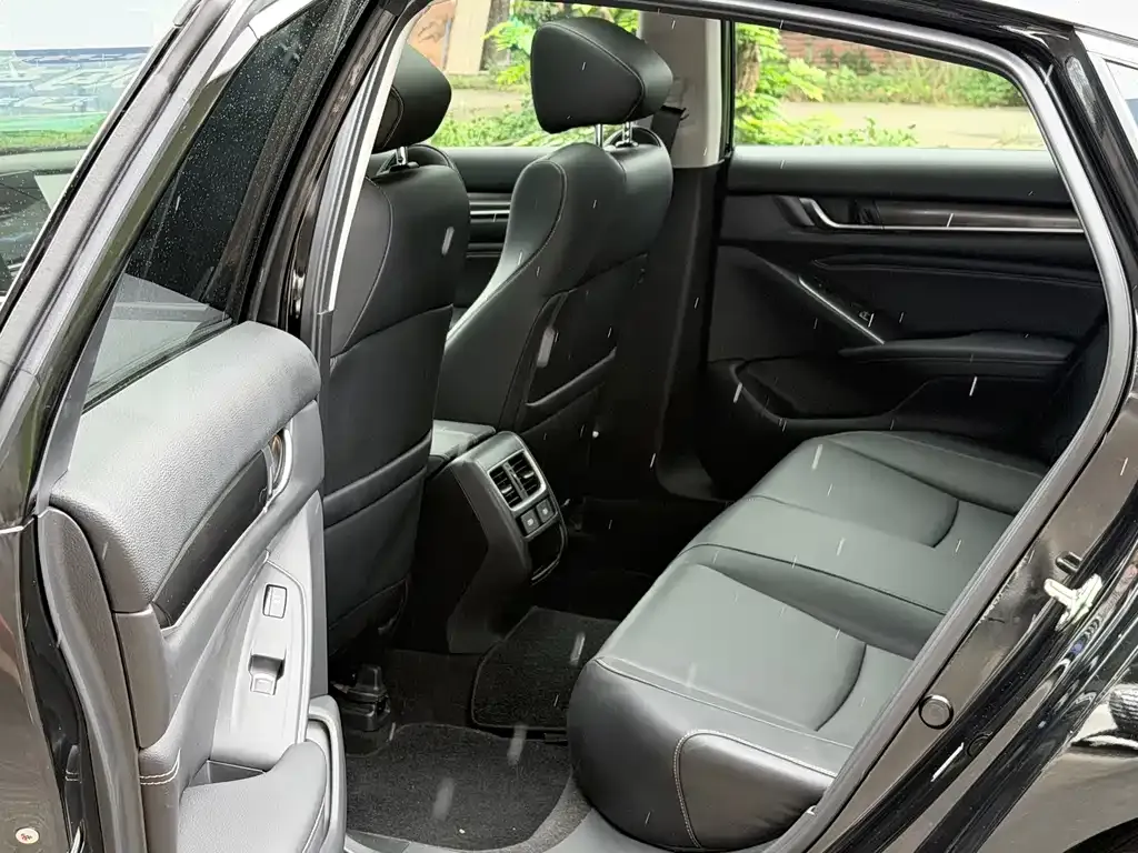 Honda Accord — фото 4