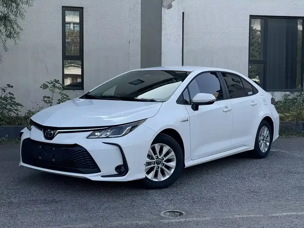 Toyota Corolla — фото 1