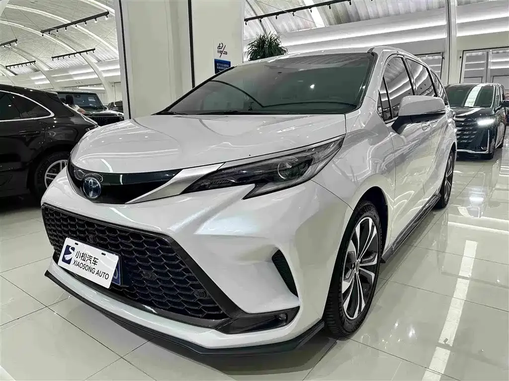 Toyota Granvia — фото 1
