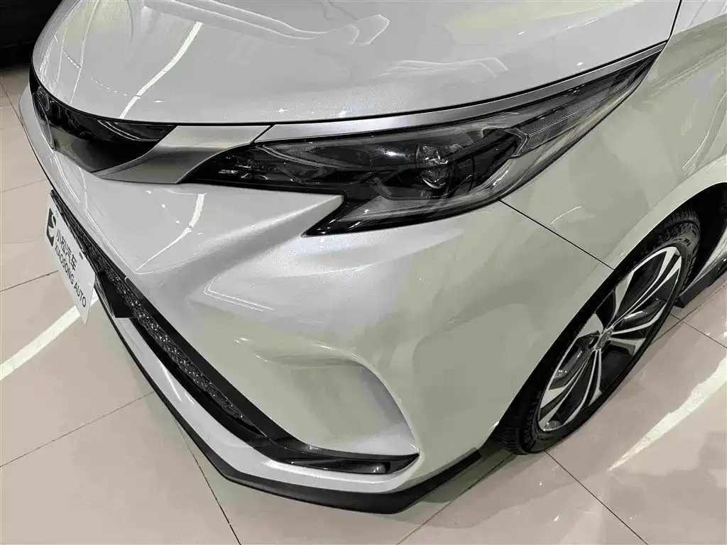 Toyota Granvia — фото 5