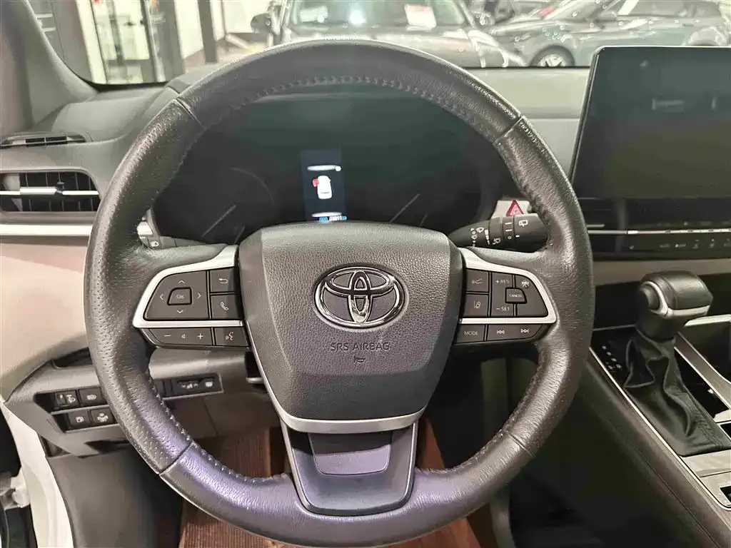 Toyota Granvia — фото 10