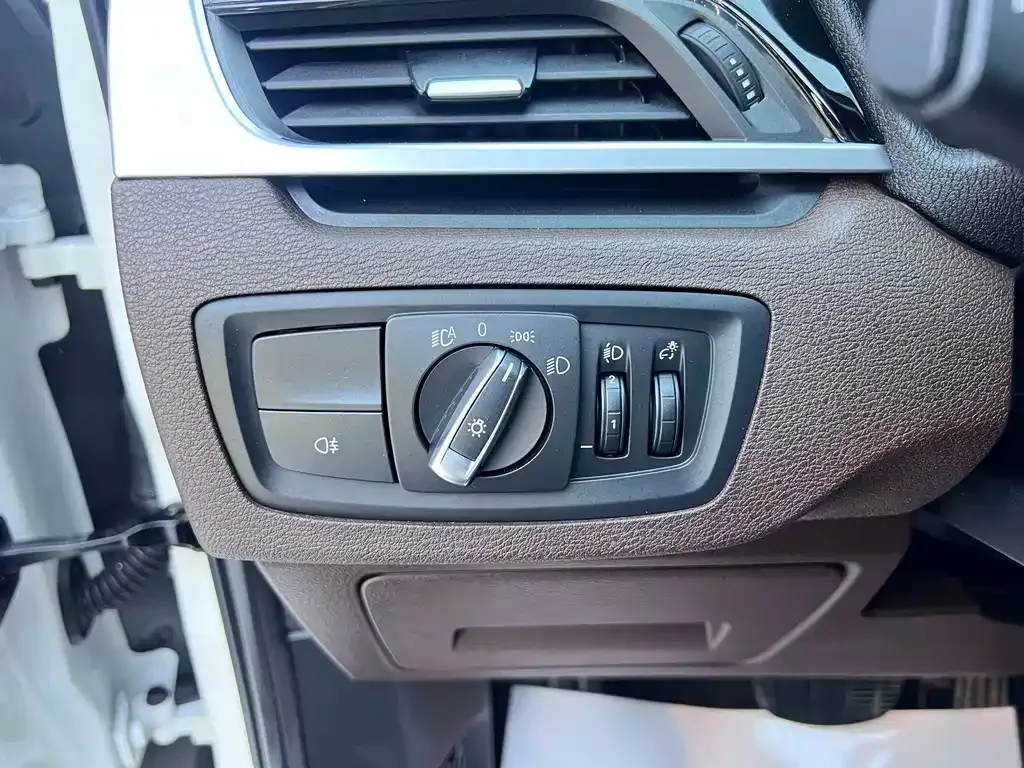 BMW X1 — фото 10