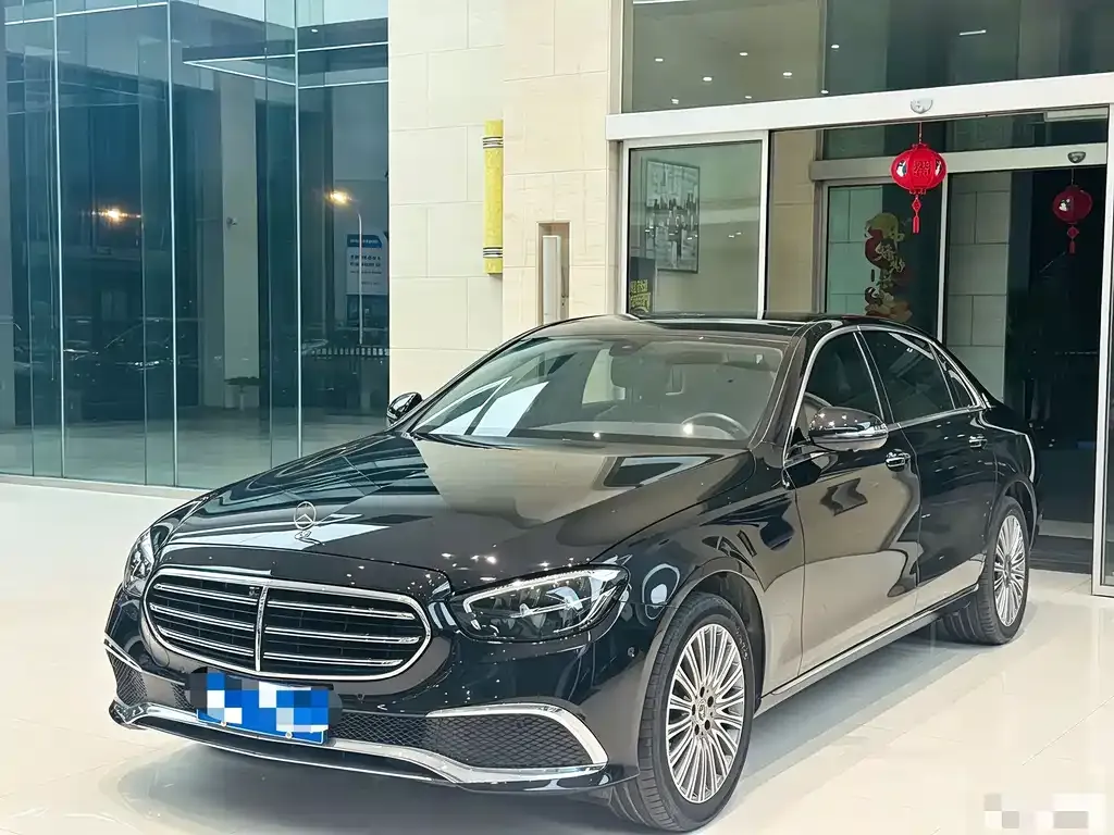 Mercedes-Benz E-Class — фото 1