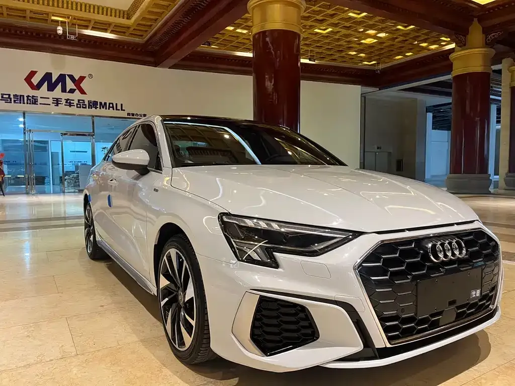 Audi A3 — фото 1