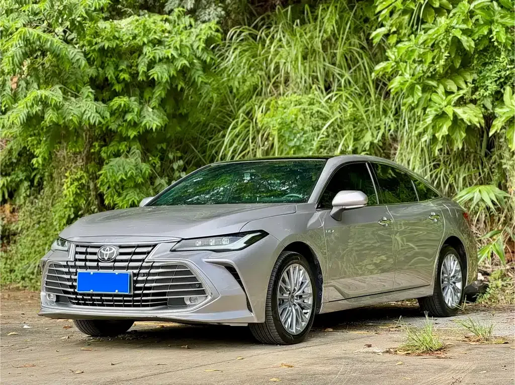 Toyota Avalon — фото 1