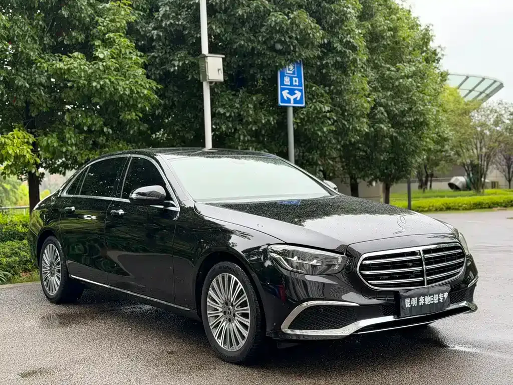 Mercedes-Benz E-Class — фото 6
