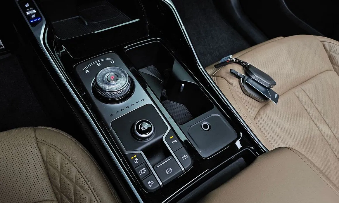 Kia Sorento — фото 10