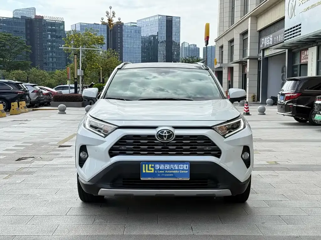Toyota RAV4 — фото 7