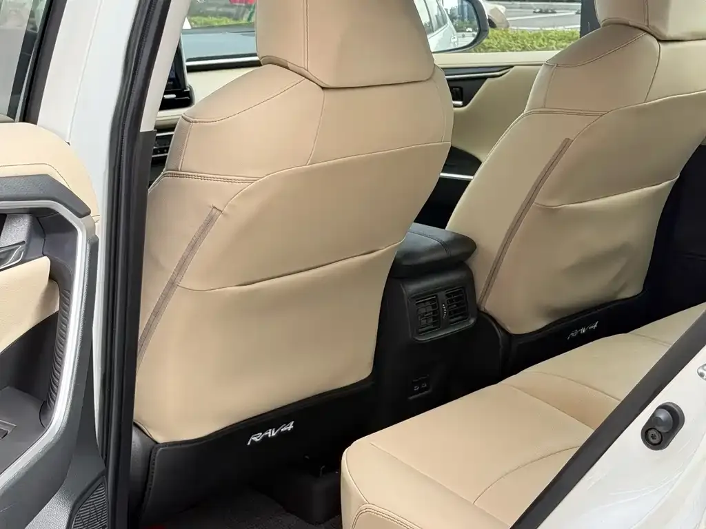 Toyota RAV4 — фото 5