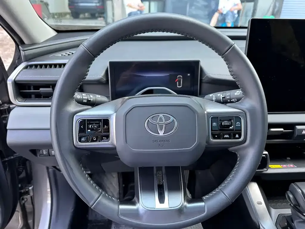 Toyota RAV4 — фото 8