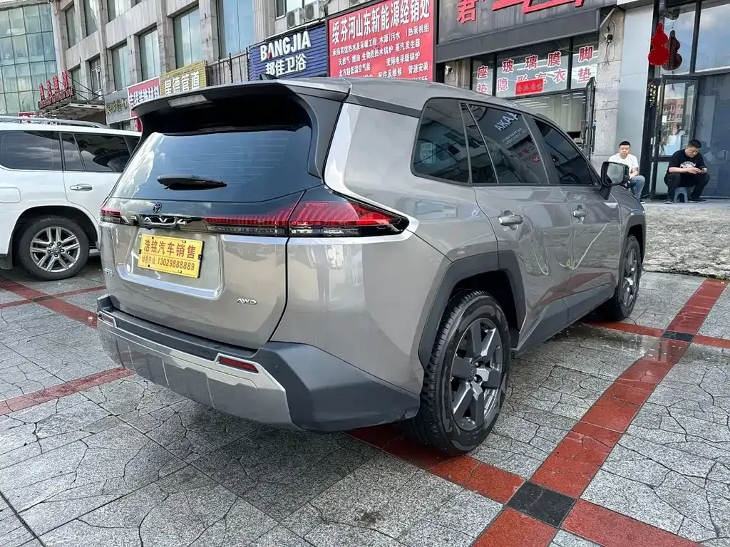 Toyota RAV4 — фото 5