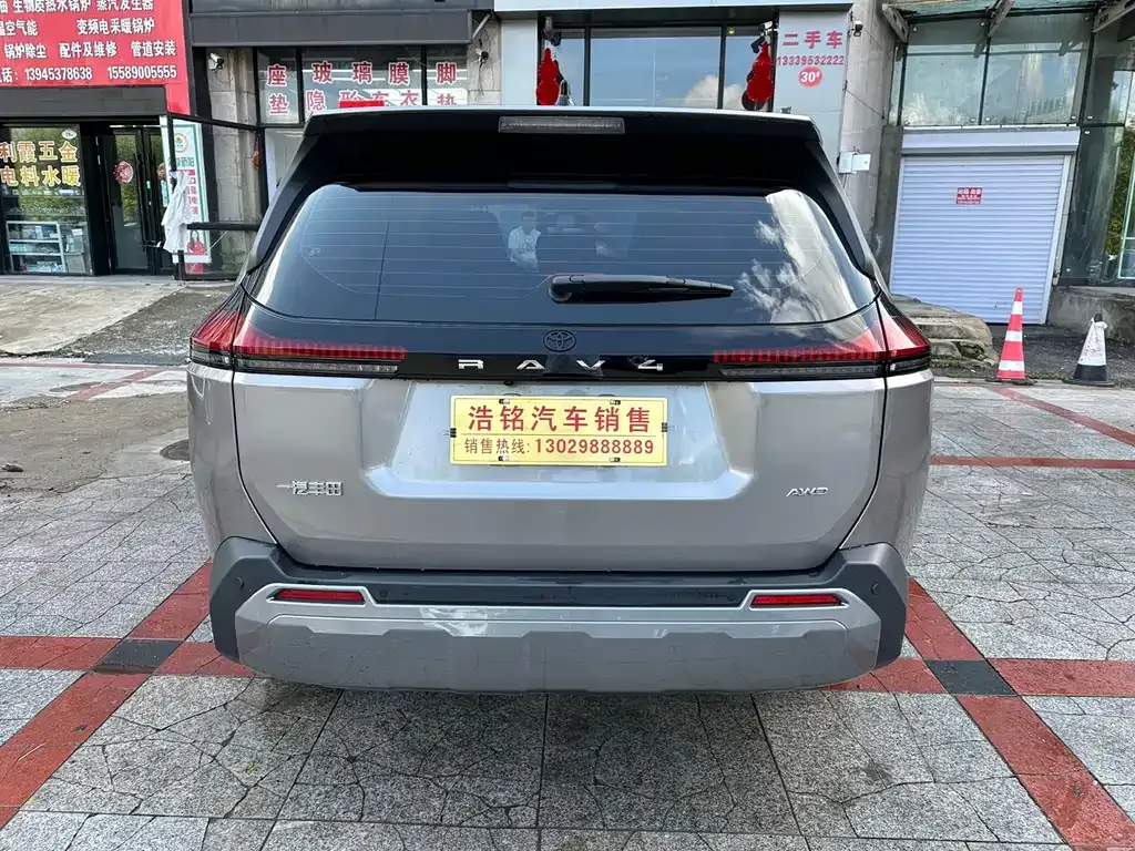 Toyota RAV4 — фото 2