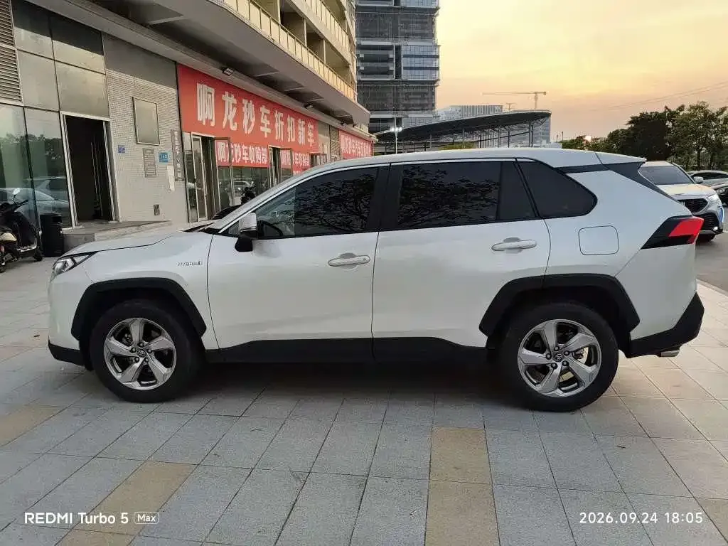 Toyota RAV4 — фото 6