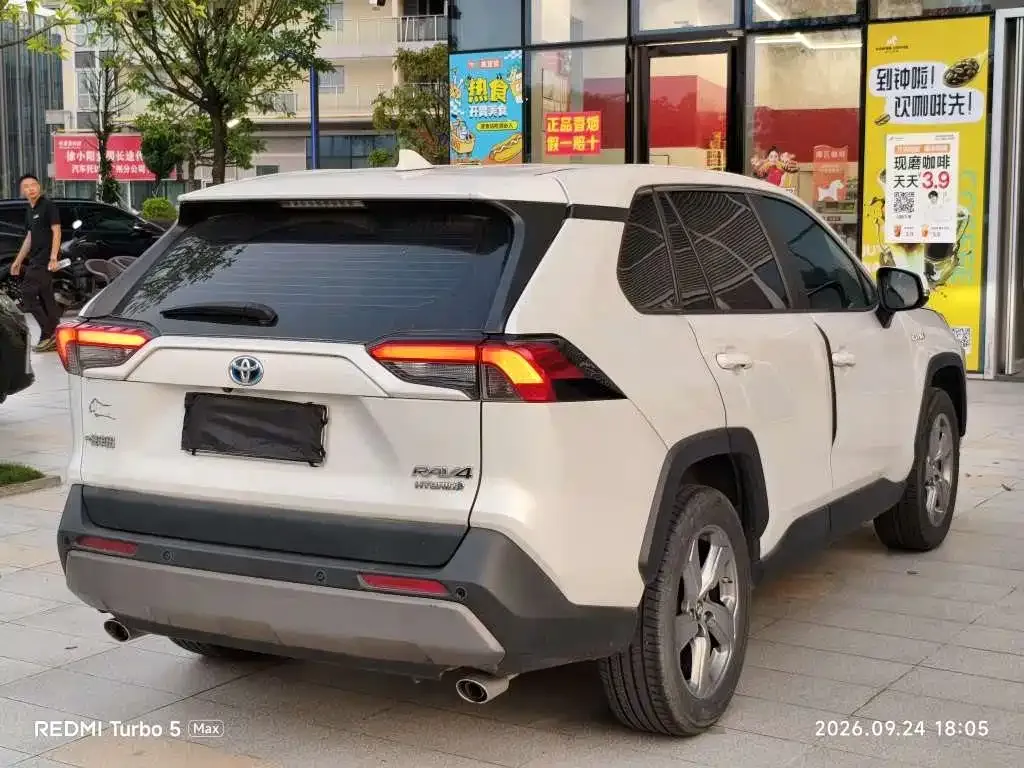 Toyota RAV4 — фото 3