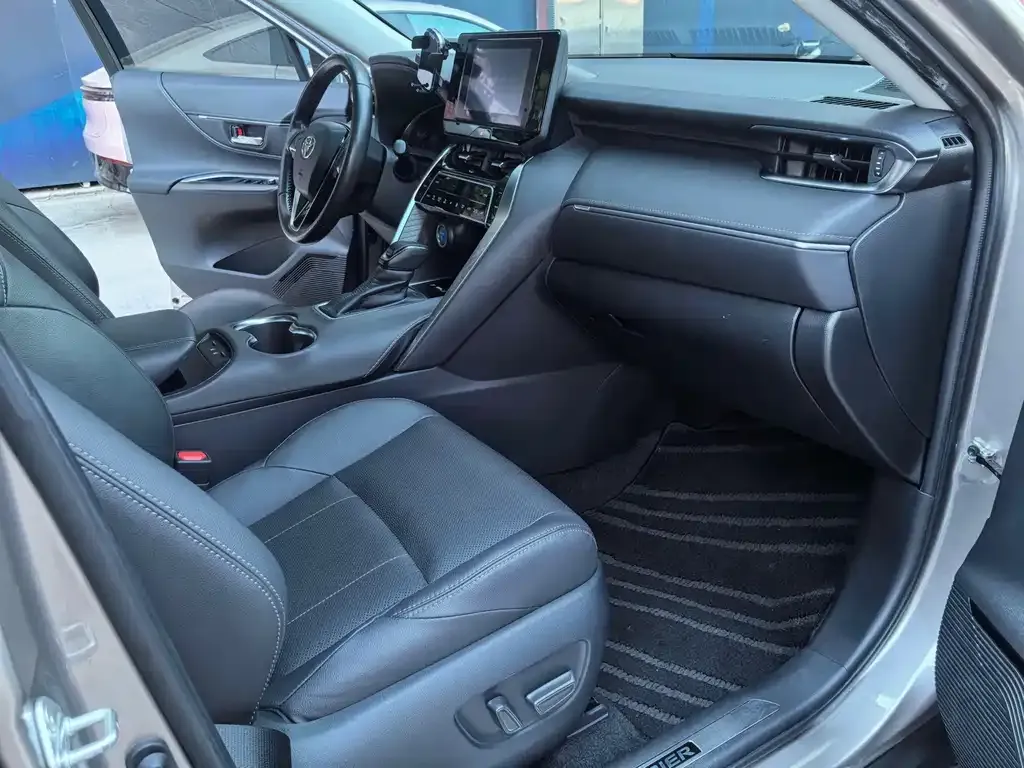 Toyota Harrier — фото 3
