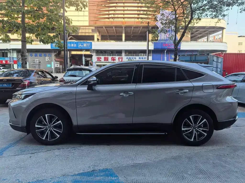 Toyota Harrier — фото 4