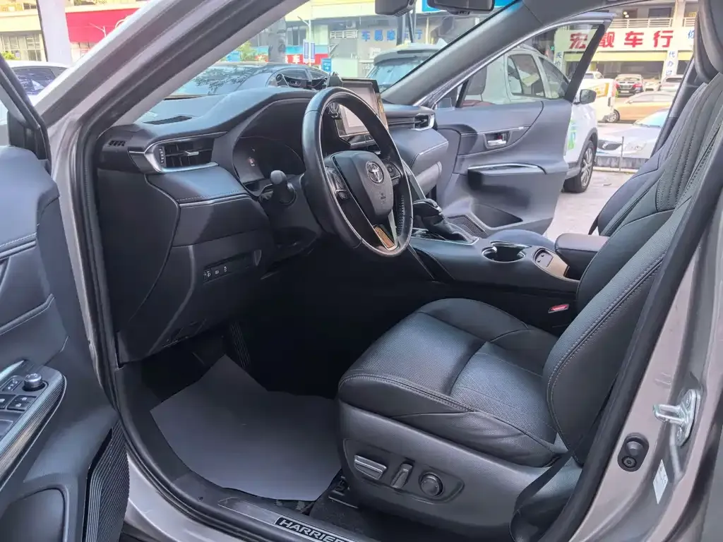 Toyota Harrier — фото 2