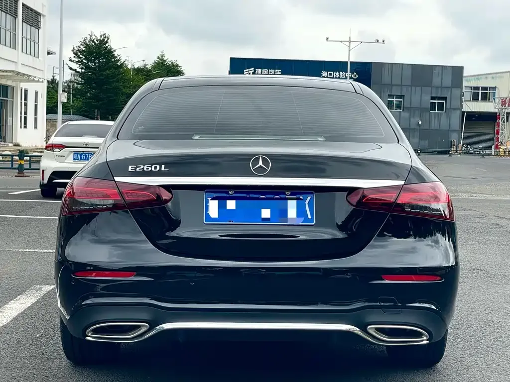 Mercedes-Benz E-Class — фото 7