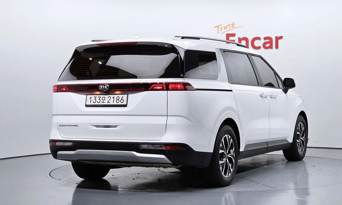 Kia Carnival — фото 3