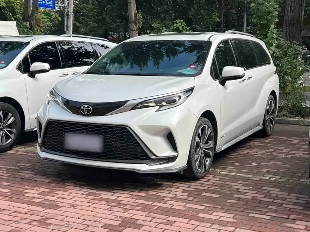 Toyota Granvia — фото 2