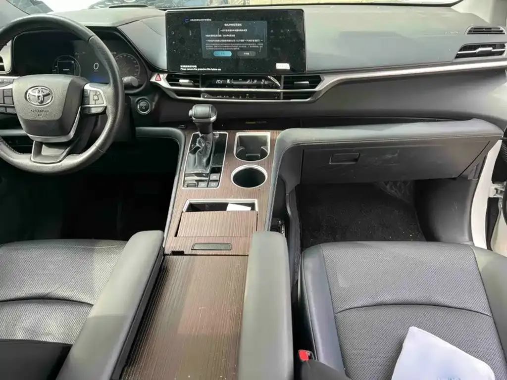 Toyota Granvia — фото 7