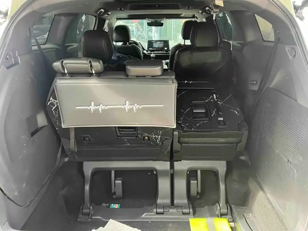 Toyota Granvia — фото 6