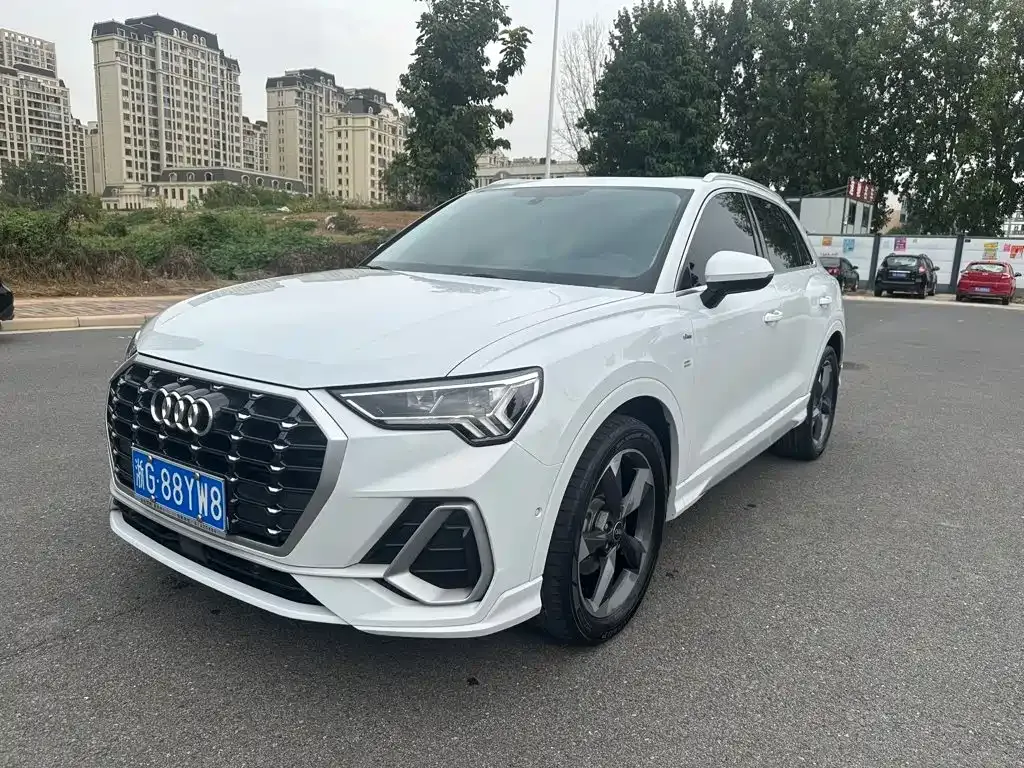 Audi Q3 — фото 1