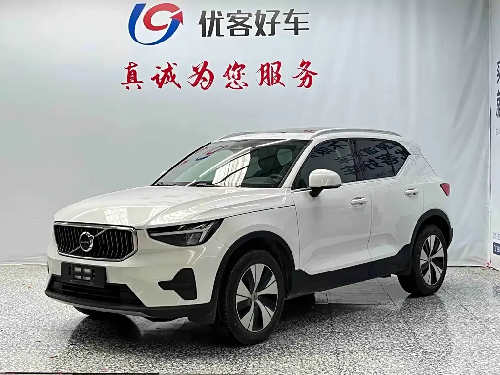 Volvo XC40 — фото 1
