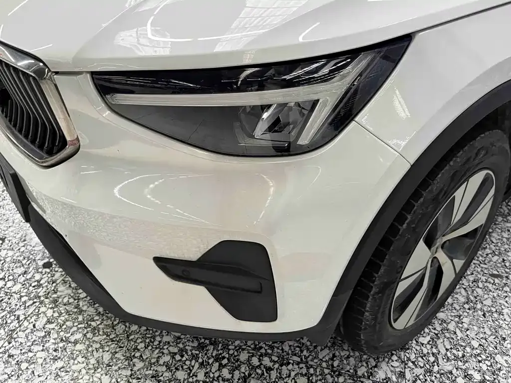 Volvo XC40 — фото 6