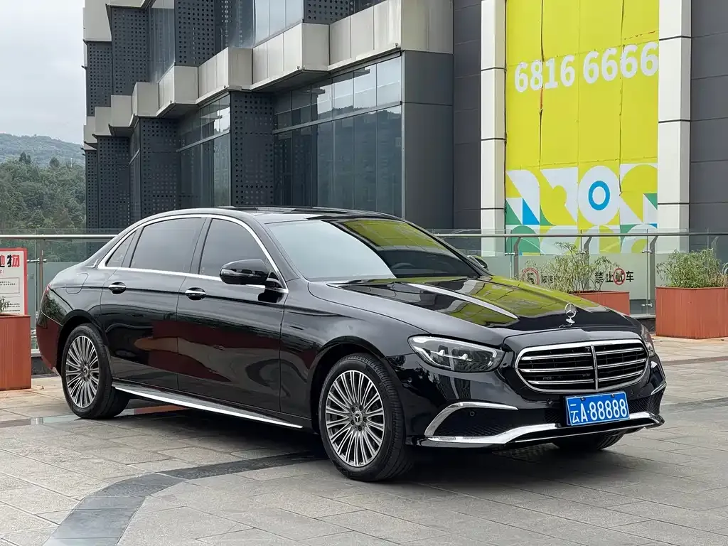 Mercedes-Benz E-Class — фото 1