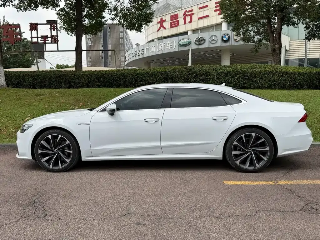 Audi A7L — фото 9