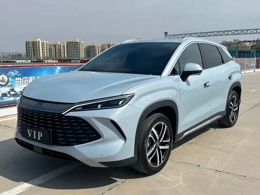 BYD L DM-i — фото 1