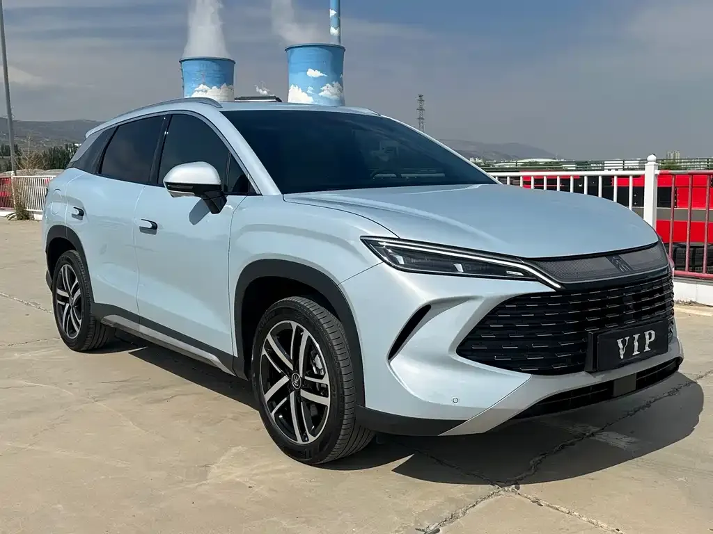 BYD L DM-i — фото 8