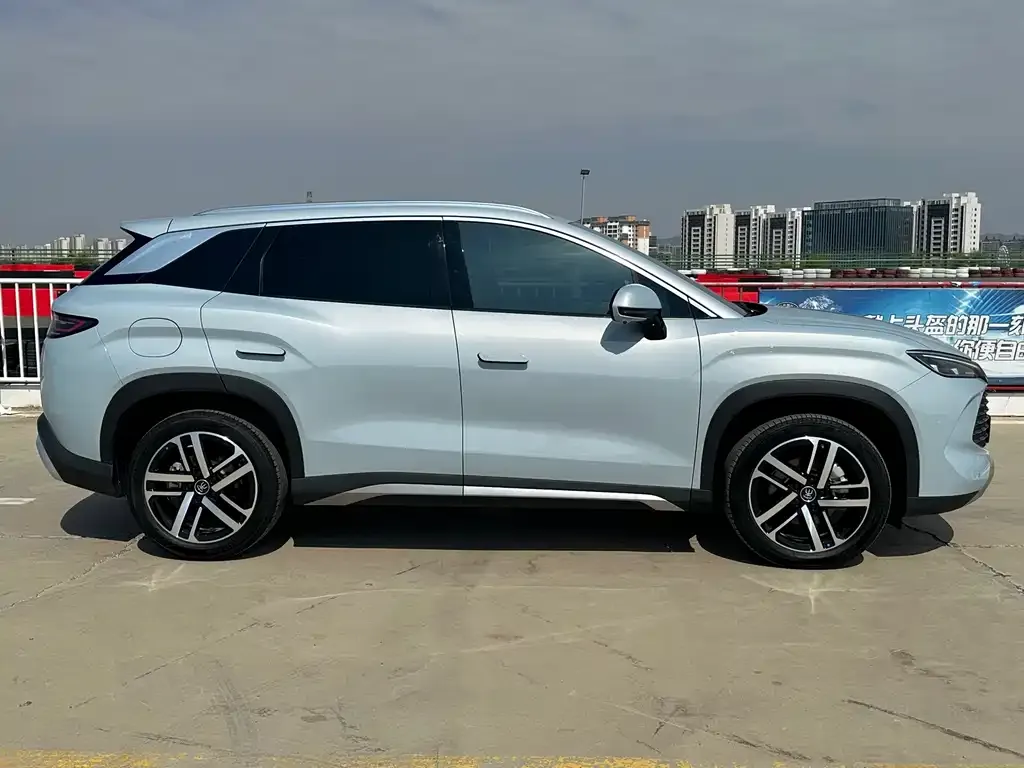 BYD L DM-i — фото 3