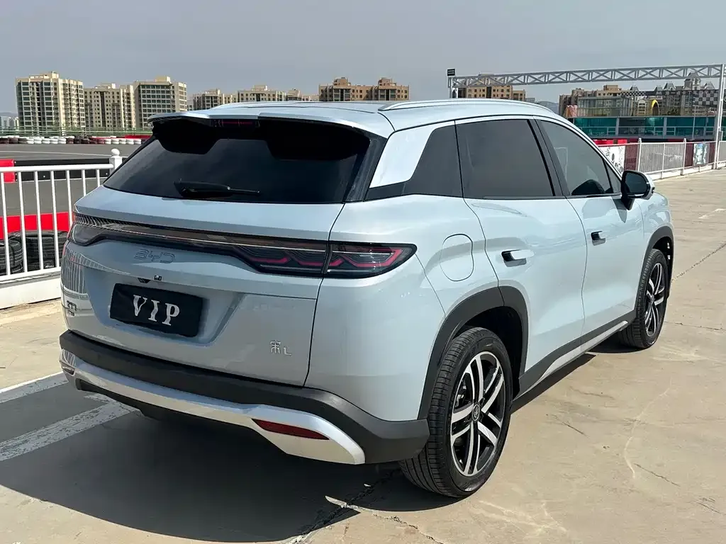 BYD L DM-i — фото 9