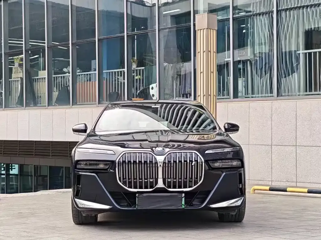 BMW i7 — фото 6