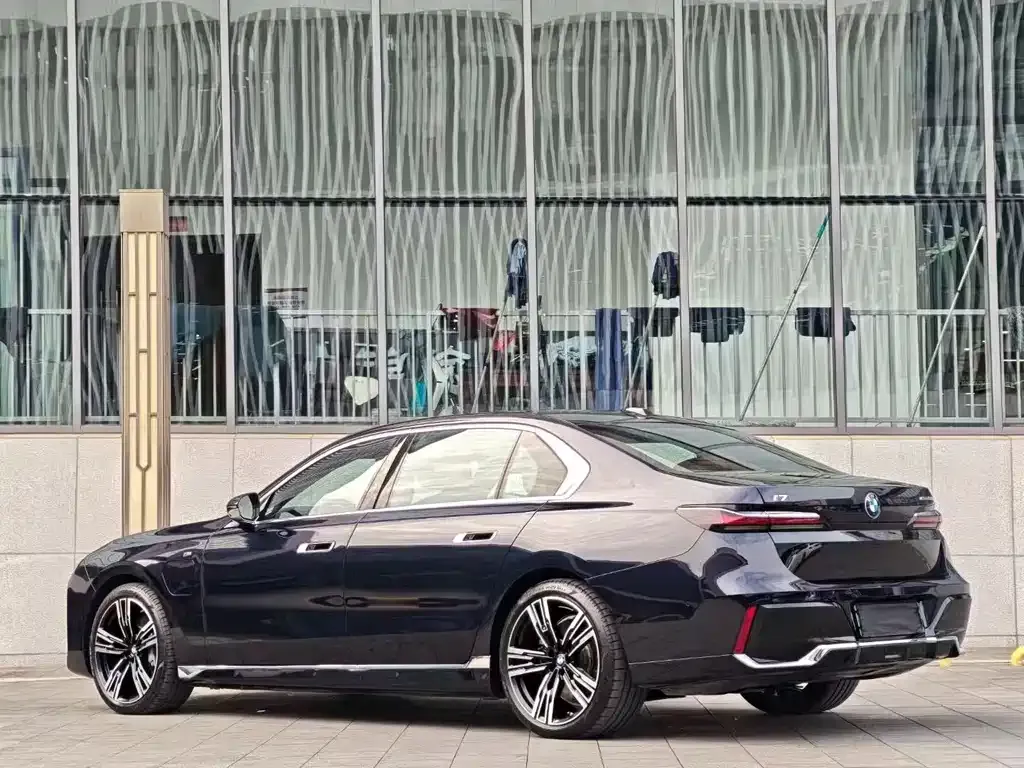 BMW i7 — фото 3