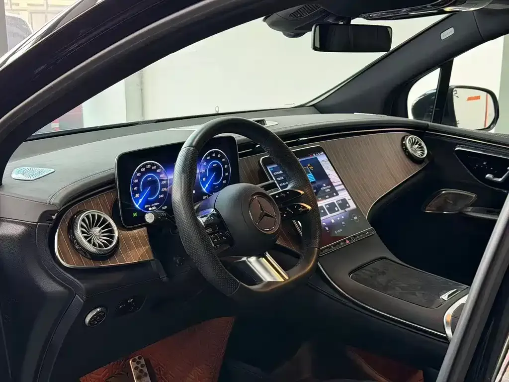 Mercedes-Benz EQE SUV — фото 10