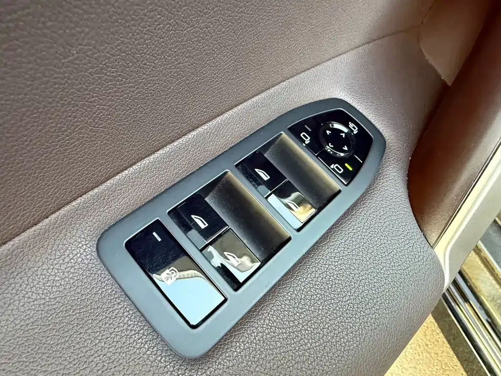 BMW iX — фото 10