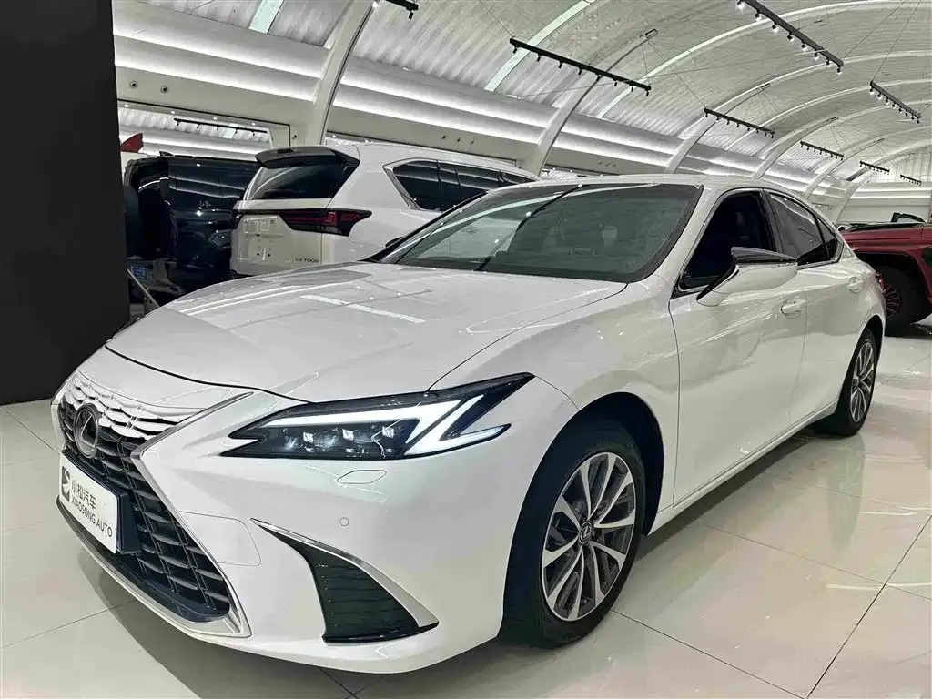 Lexus ES — фото 1