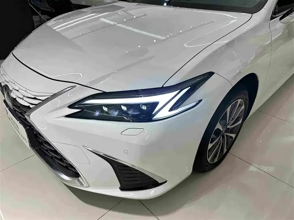 Lexus ES — фото 6