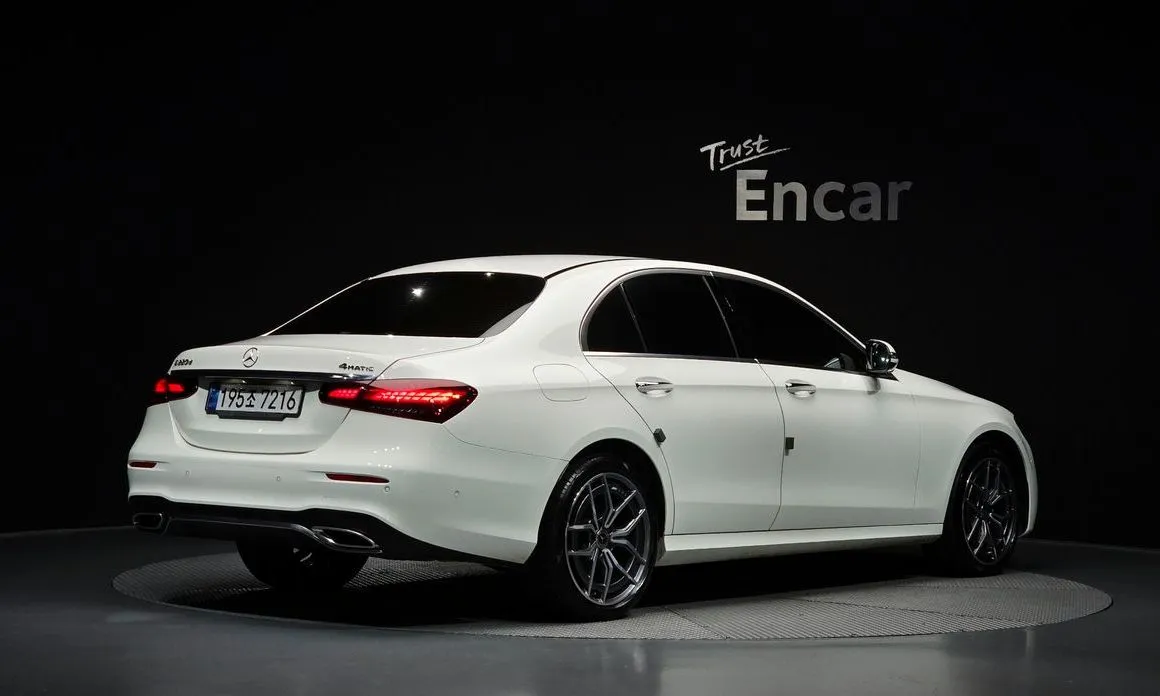 Mercedes-Benz E-Class — фото 5