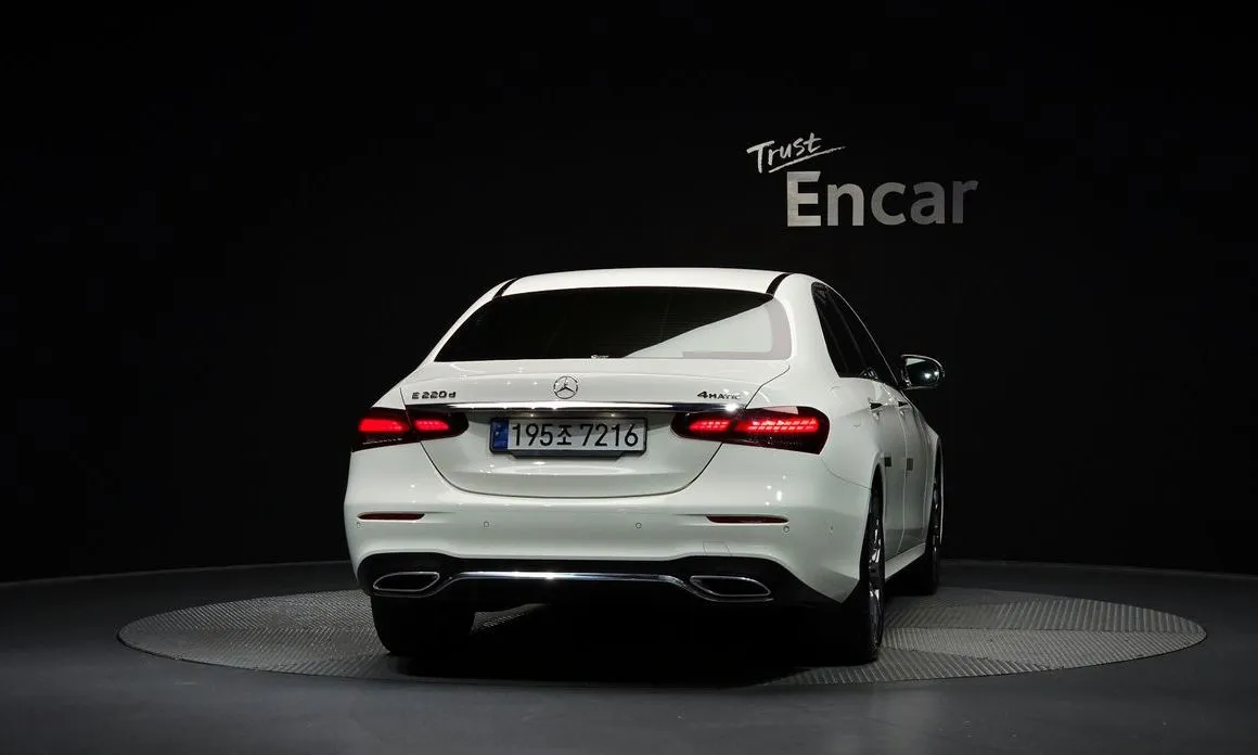 Mercedes-Benz E-Class — фото 2