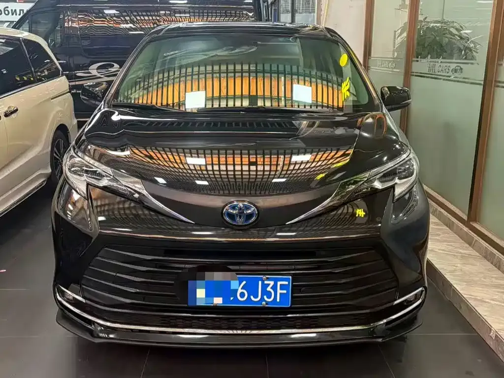 Toyota Sienna — фото 4
